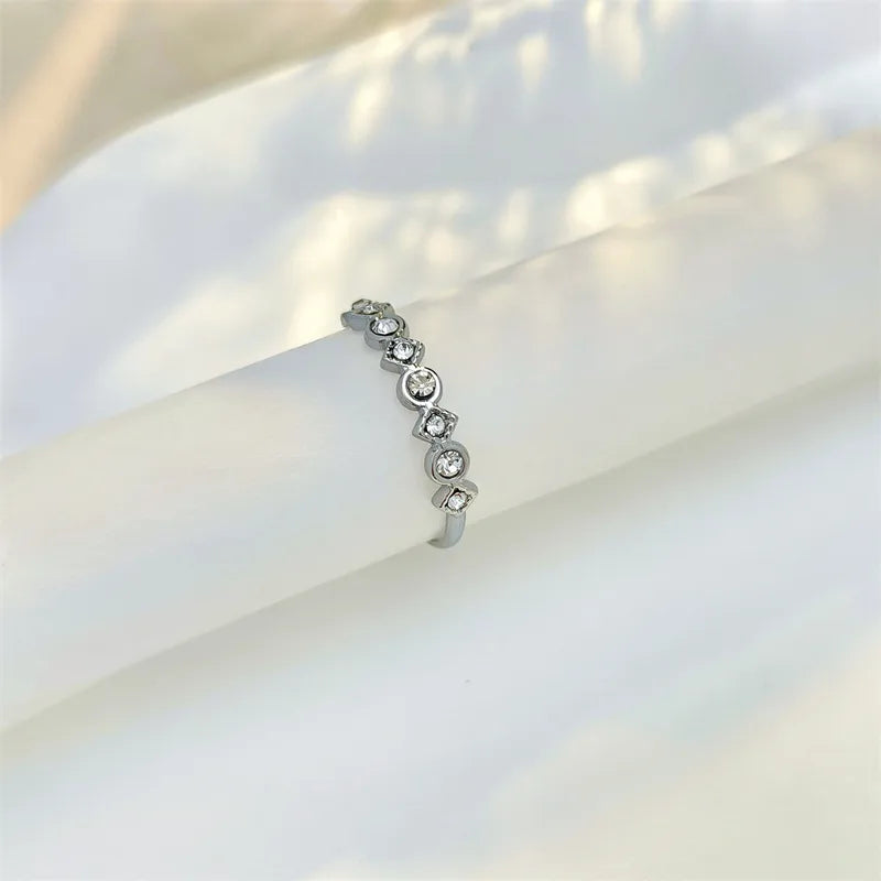 Iliovra Ring