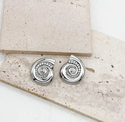 Shell Kiss Earrings
